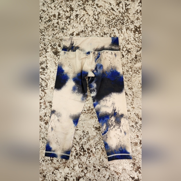 Lululemon leggings - size 6 - Picture 2 of 3